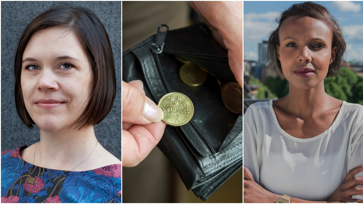 Pensionär håller plånbok i handen