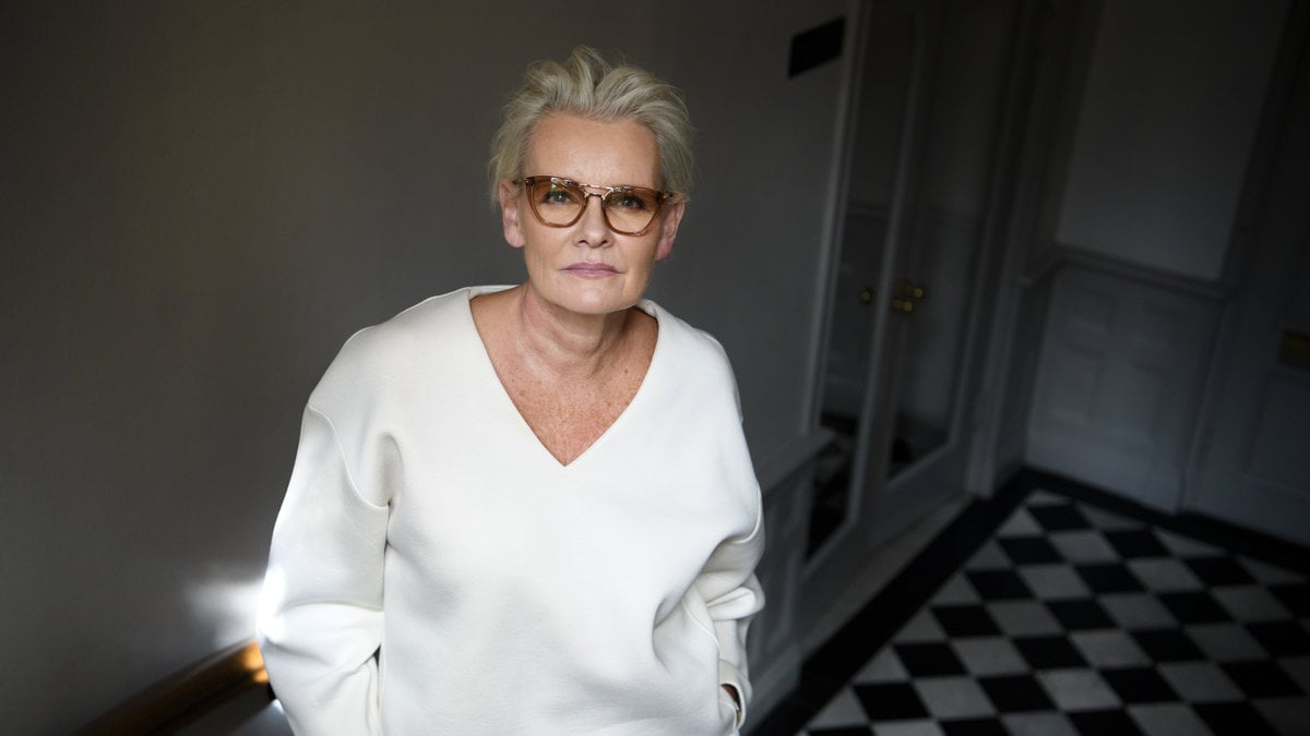 Eva Dahlgren fördes till sjukhus efter långvarig stress och oro. 