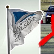 Transportstyrelsen flagga och bilar som övningskör.