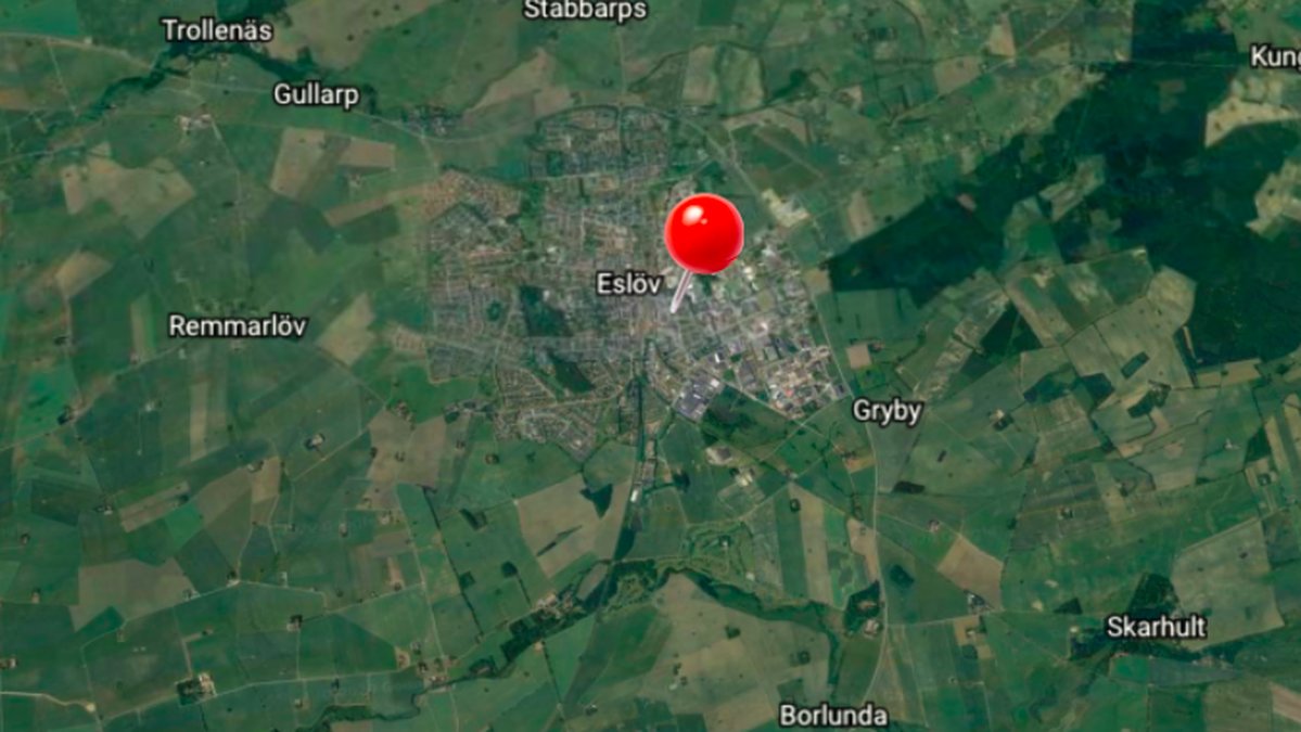 En minderårig flicka våldtogs i en lekpark under lördagskvällen.