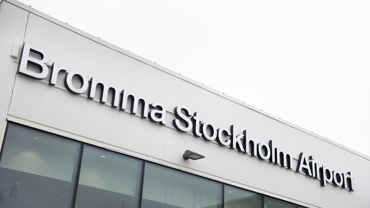 Klimataktivister misstänks för flygplatssabotage.