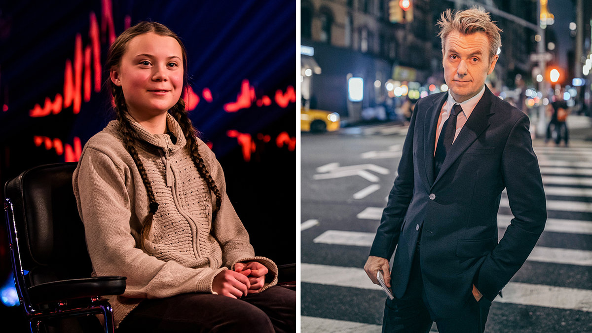 en flicka i en beige jacka sitter ner i en stol, en blond man i mörk kostym står på gatan