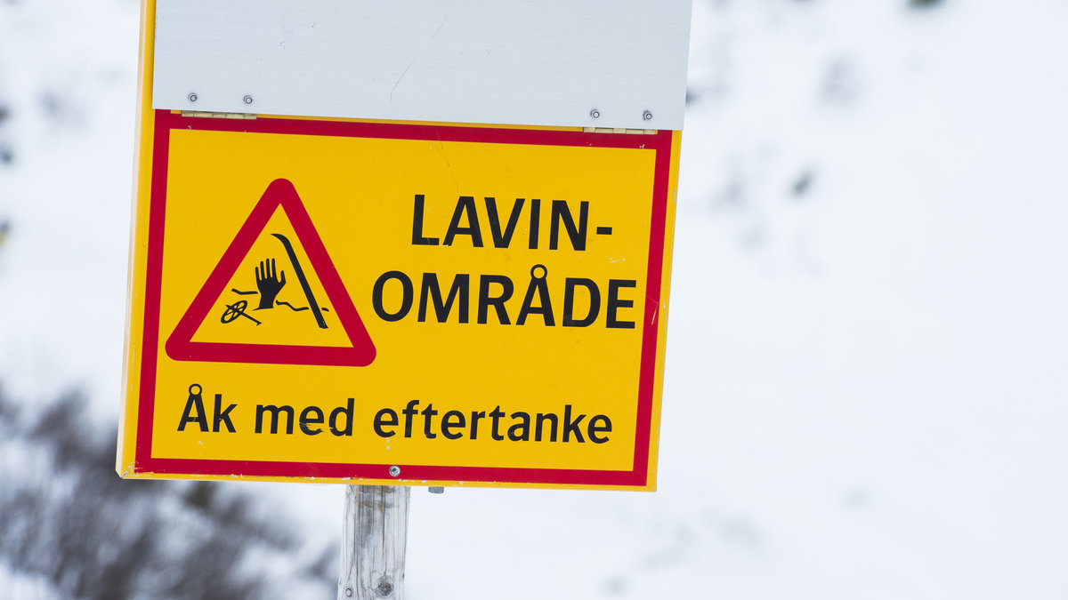 Larm om lavin i Tänndalen.