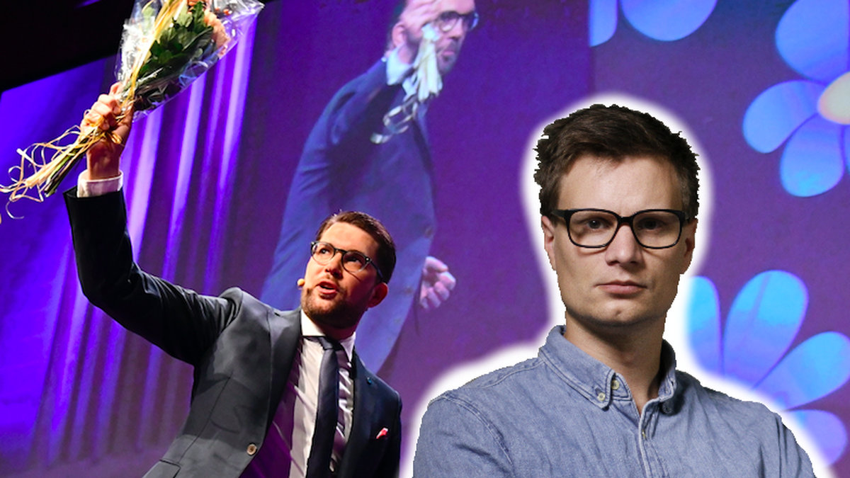 Jimmie Åkesson tar emot publikens jubel på Sverigedemokraternas kongress. Inklippt är Nyheter24:s Karl Anders Lindahl. 
