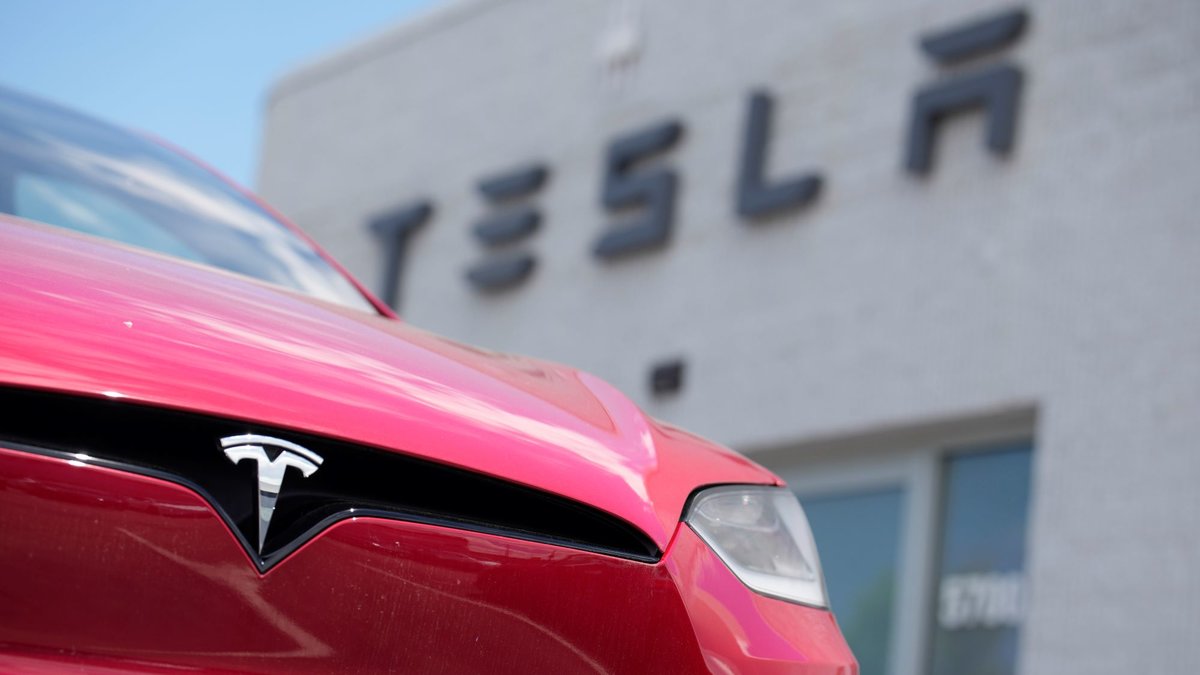 Tesla framför återförsäljare