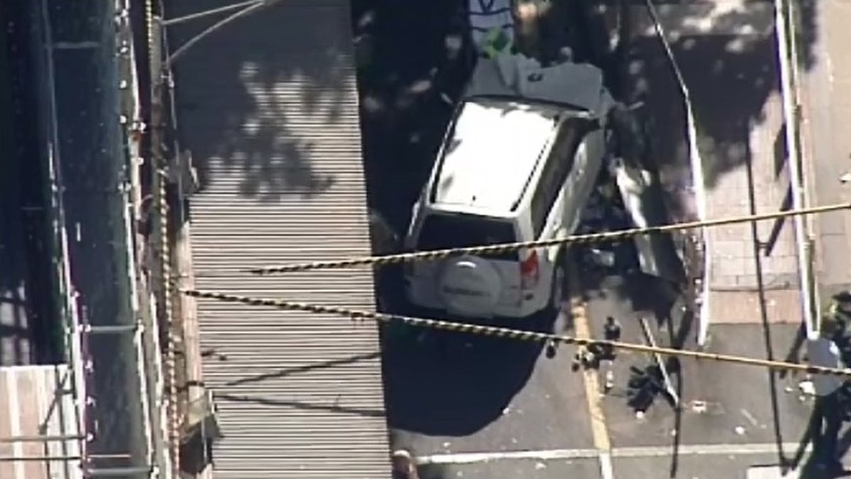 EN SUV körde in i en folkmassa vid Flinders Street, Melbourne.