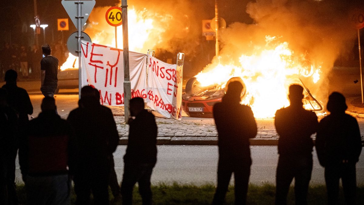 Sex personer åtalade 