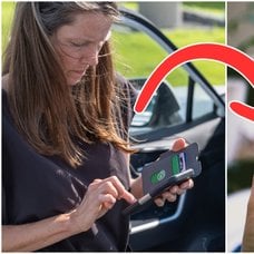 En kvinna med en mobil och en Android-telefon.