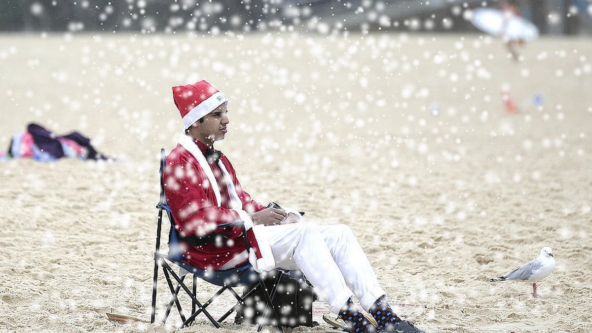 Jultomte strand kallt väder kyla