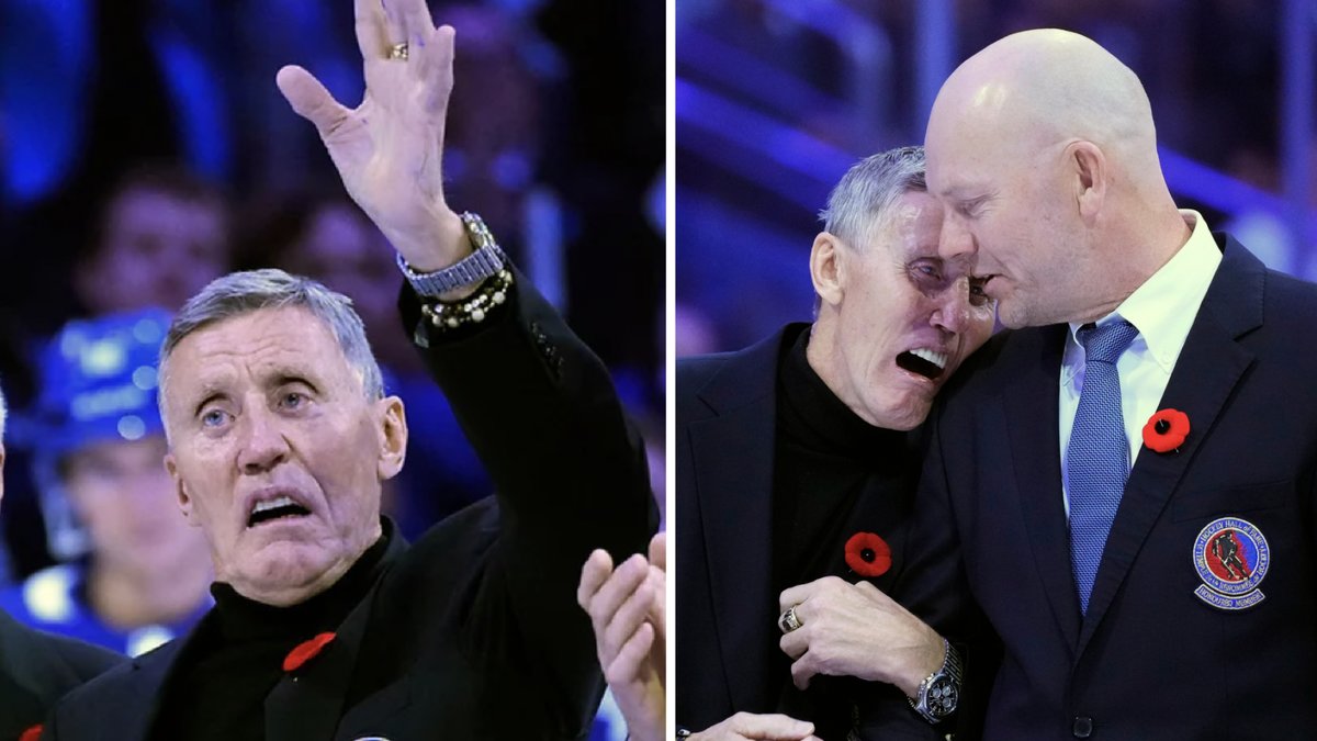 Börje Salming tar emot jubel och applåder under en ceremoni i Toronto. Intill honom fanns legendarerna Darryl Sittler och Mats Sundin.