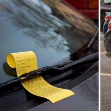 Perkeringsbot på en bils ruta vänster. Flera bilar parkerade på rad höger.