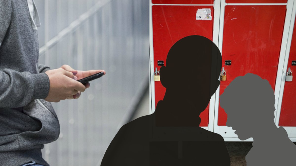 En elev som håller i en mobil. En skolkorridor. 