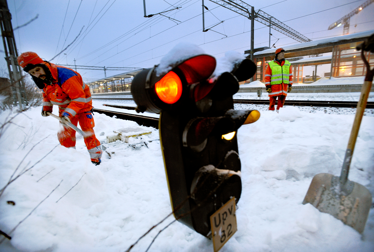 Snö på tågbana