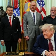 Donald Trump i det vita huset/ovala kontoret.