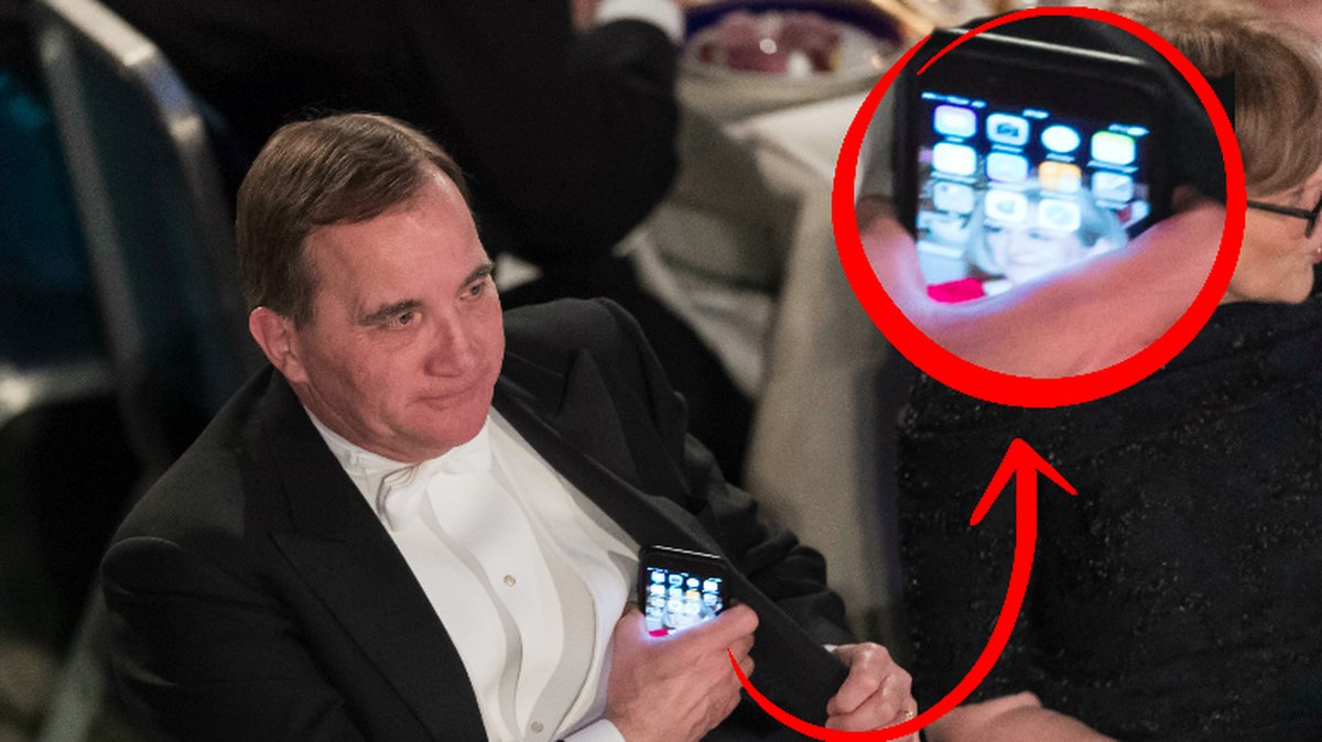Stefan Löfven på nobelmiddagen. Han stoppar ner sin mobil i innerfickan på fracken. Som bakgrundsbild har han Ulla Löfven. 