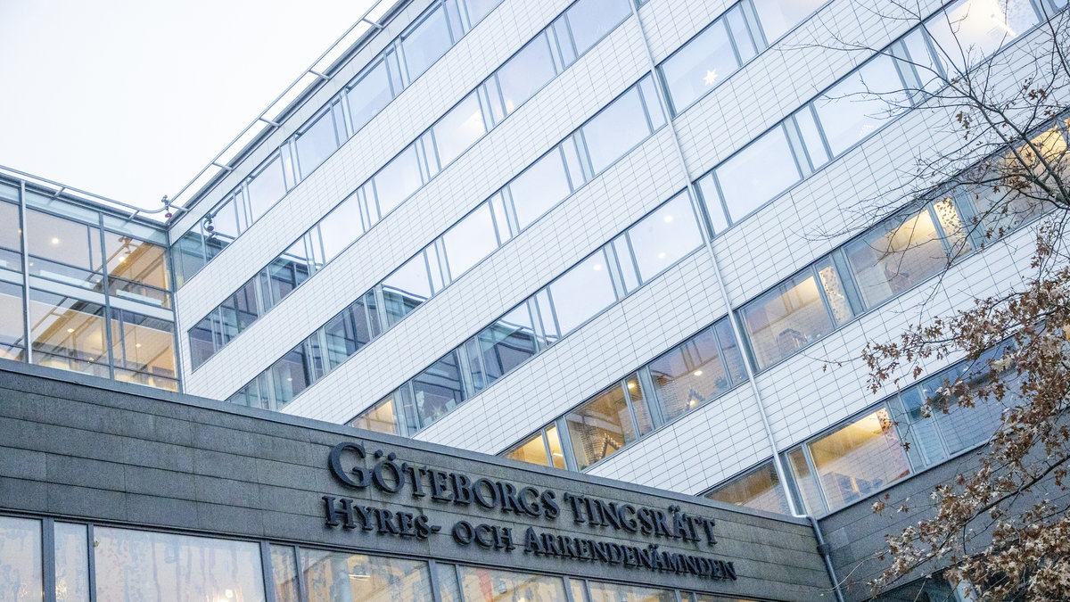 Fyra personer döms till livstid fängelse.