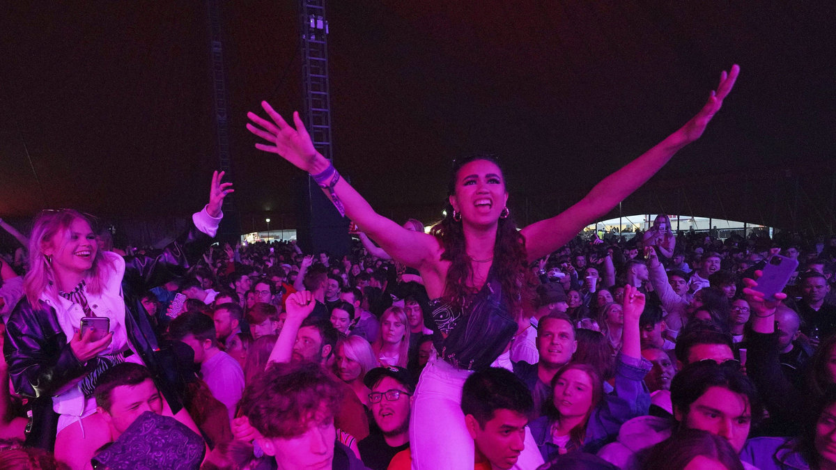 Människor njuter av den första festivalen utan restriktioner på länge.