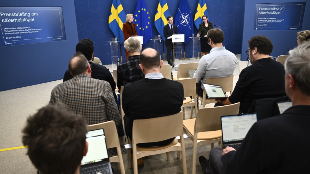 En pressbriefing om säkerhetsläget i regeringens pressrum januari 2026.