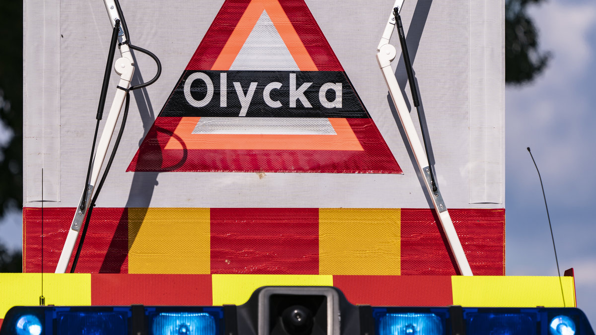 Tre pojkar har dött i en trafikolycka utanför Lindshammar. Genrebild