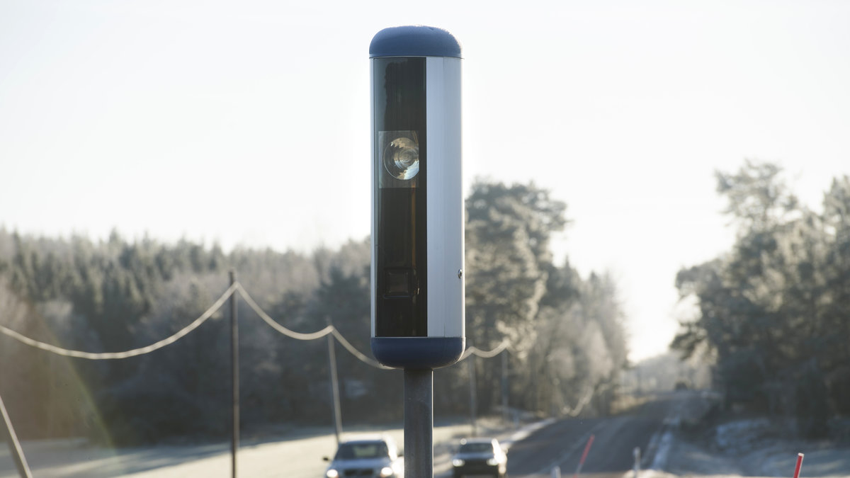 Nu vill trafikverket kunna mäta hastigheten mellan kamerorna. 