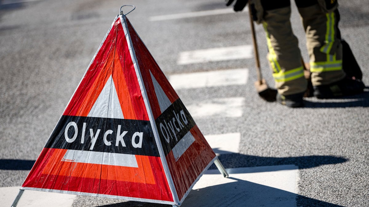 Olycka-skylt på en gata.