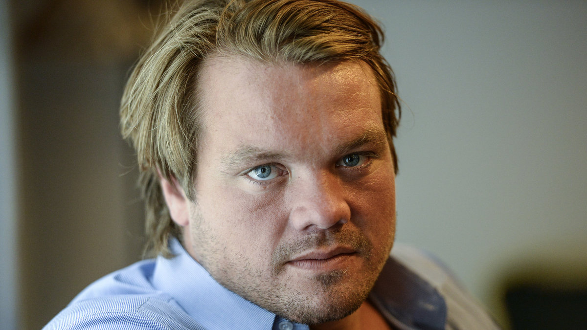 Hockeyspelaren Douglas Murray är Penny Parneviks nya pojkvän.