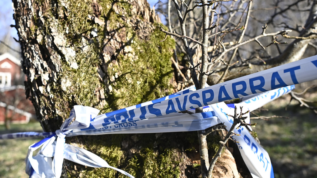 Vad som kan vara mänskliga kvarlevor har hittats utanför Munkedal. 