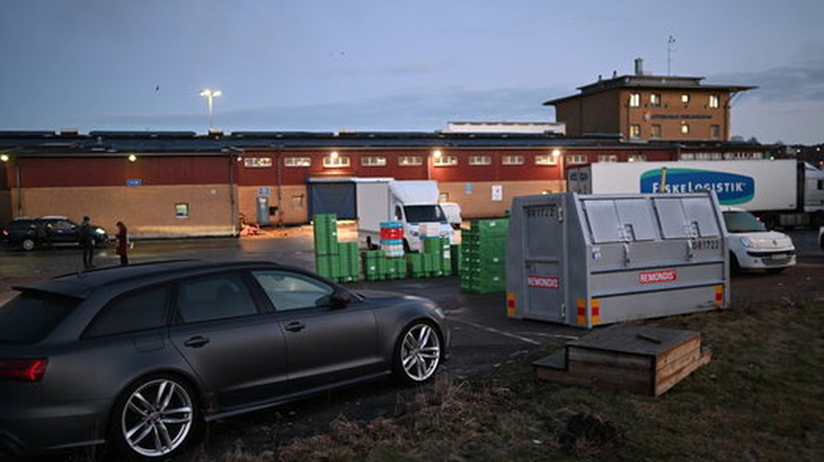 Polisen har spärrat av ett område i Göteborgs hamn med anledning av ett misstänkt brott.