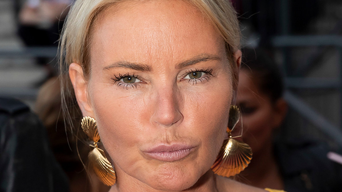 Magdalena Graaf till attack mot läsarna