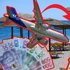 Solstolar på en strand i bakgrunden. Till vänster, ett utklippt Sas plan i luften och under det utklippta svenska kontanter. Till höger, en kvinna som håller flera sedlar framför sig. En röd pil pekar på kvinnan från planet.