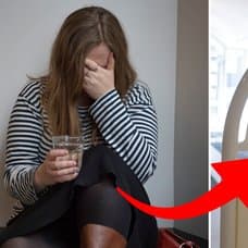 ledsen kvinna och arbetsförmedlingen