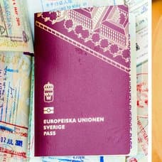 Pass och flygplansfönster.