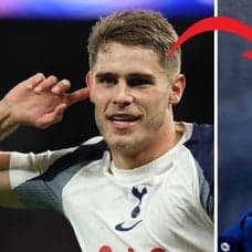 Micky van de Ven till vänster. Alexander Isak till höger. Röd pil pekar på Alexander Isak från Micky van de Ven.