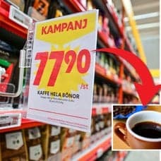 Kaffehylla och kaffe.