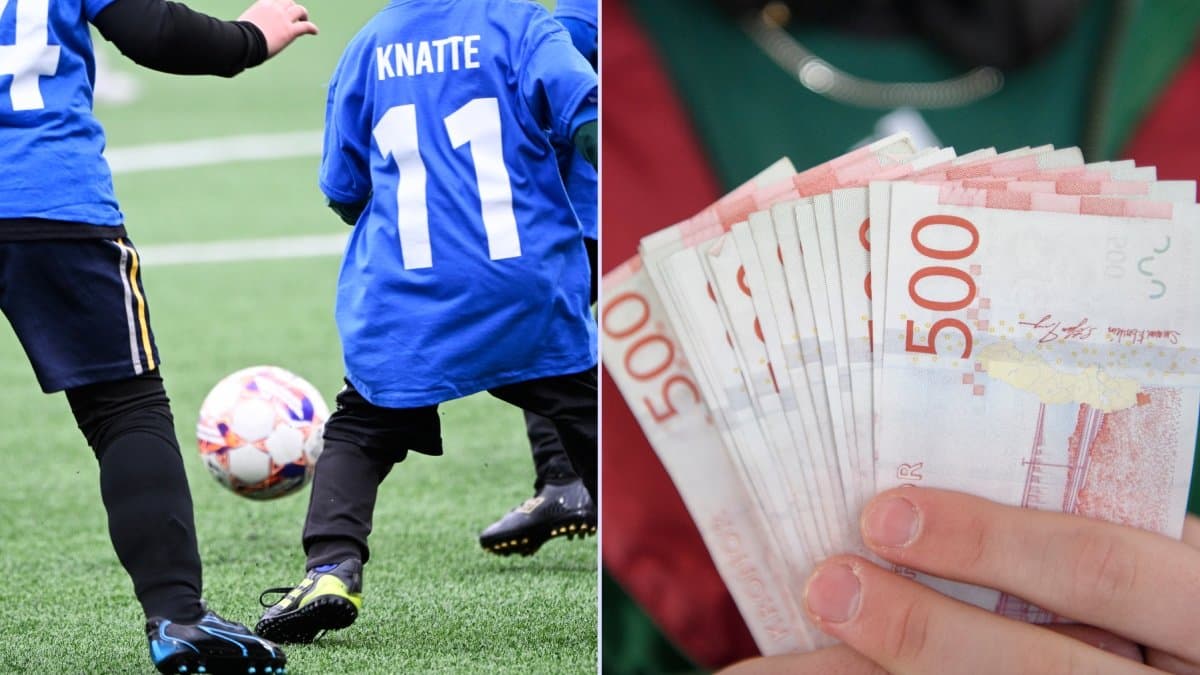 Barn spelar fotboll och pengar.