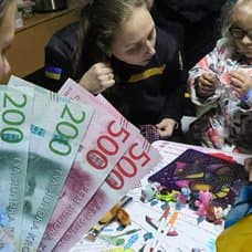 I Ukraina fryser barnen i skolan. Sverige ger nu landet en miljard kronor i energistöd.