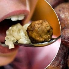 Bilder på köttbullar.