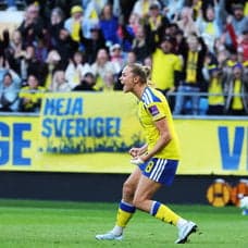 Fridolina Rolfö jublar efter sin kvittering till 2–2.