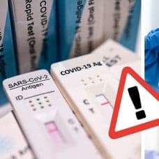 Covidtest vänster. Forskare med mask håller ett provrör höger. En varnings-skylt i mitten.