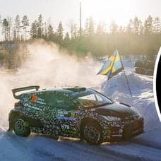 Oliver Solbergs bil vid svenska rallyt 2025 och Oliver Solberg
