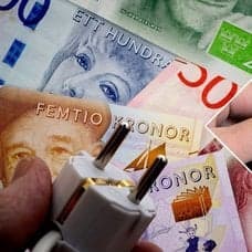 Pengar, sladd och en tom plånbok.