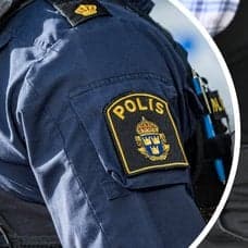 Polis vänster. Polis med pistol höger.