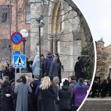 Begravningsceremonin i Oscarskyrkan i Stockholm för den mördade kvinnan i Rönninge. 