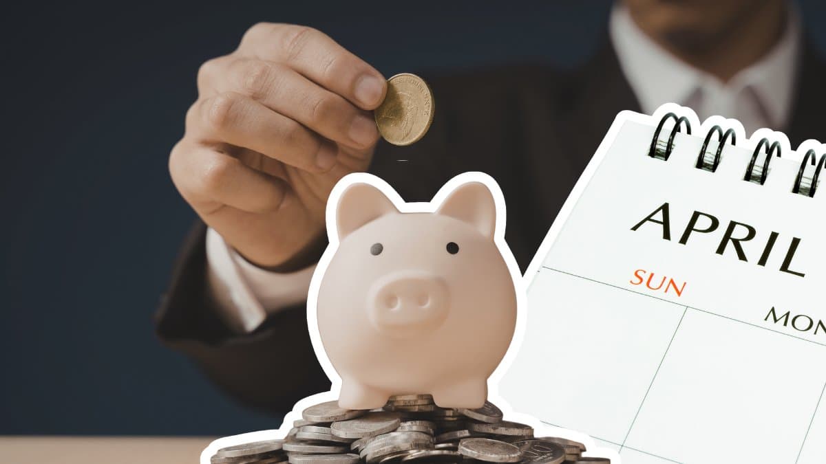 Person som lägger mynt i en spargris. Utklippt kalender med text: April till höger.