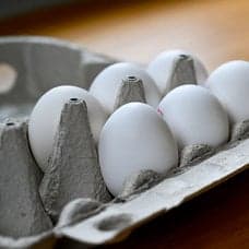 Ägg i en kartong.