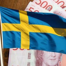 Förstärkt krona bidrog till att kostnaderna för statsskulden sjönk.
