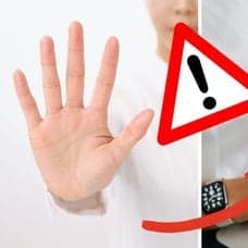 Person håller uppe handen till vänster. Person sitter på datorn till höger. Röd pil pekar på datorn. Varningskylt i mitten.