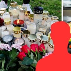 Blommor på minnesplatsen för ambulanssjuksköterskan till vänster. En ambulansbil till höger. En röd siluett av en man i mitten. 