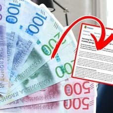 Svenska sedlar och en ung kvinna med en mobiltelefon