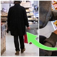 Man i matbutik med kundkorg och en person som plockar på sig choklad
